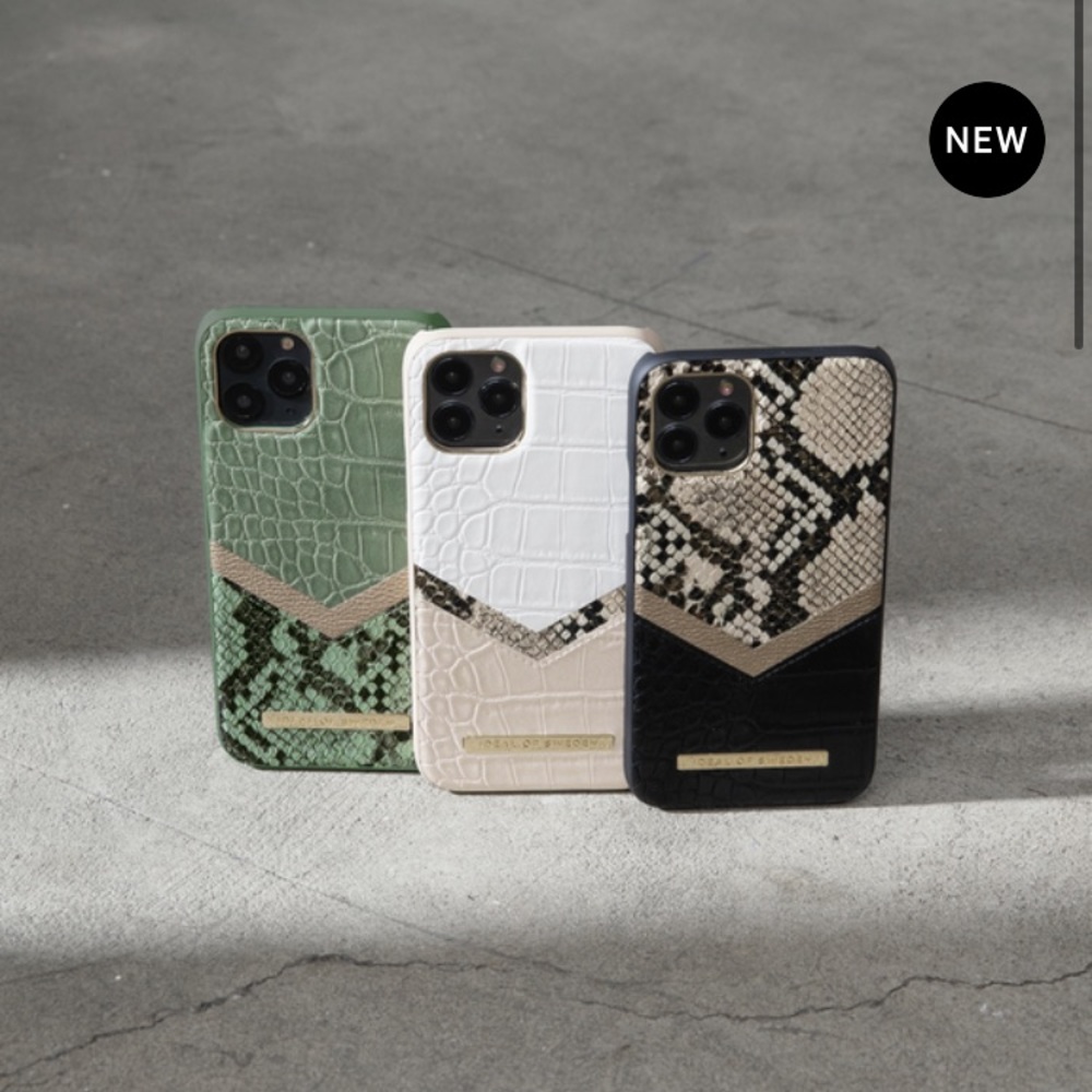 iPhone XR/ iPhone 11 Python π case - Picture 3 of 3
